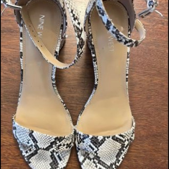 Open toe Sandals - Picture 3 of 4